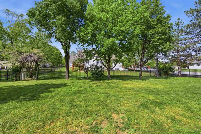 857 N Crest Ct, Wichita, KS 67206