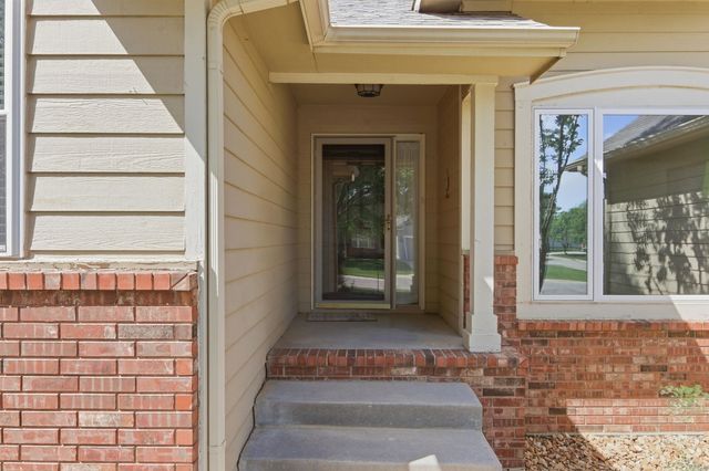 857 N Crest Ct, Wichita, KS 67206