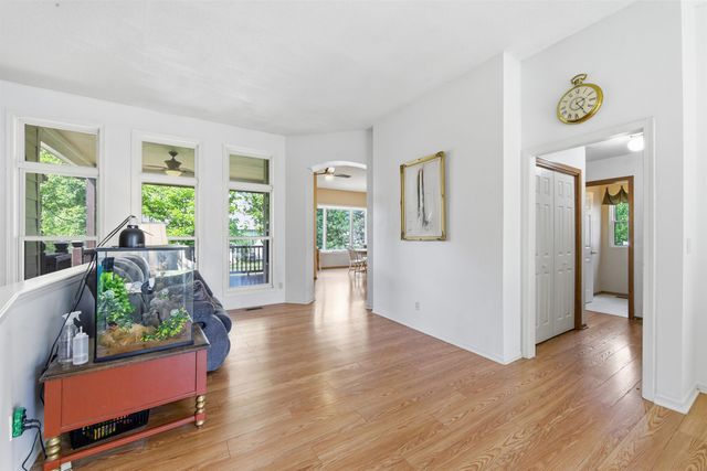 857 N Crest Ct, Wichita, KS 67206