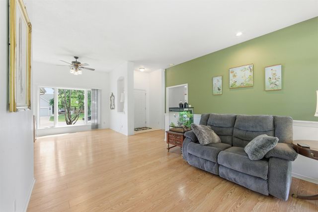 857 N Crest Ct, Wichita, KS 67206