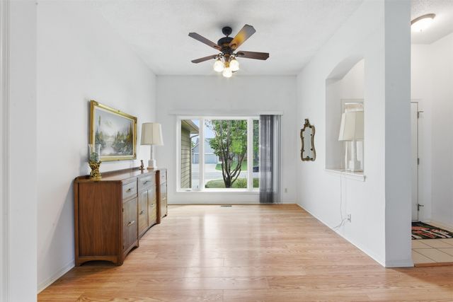 857 N Crest Ct, Wichita, KS 67206