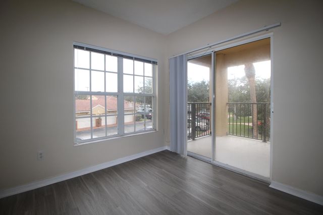 10360 S Fox Trail Road 1602, Royal Palm Beach, FL 33411