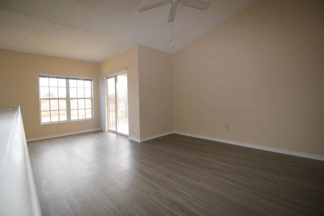 10360 S Fox Trail Road 1602, Royal Palm Beach, FL 33411