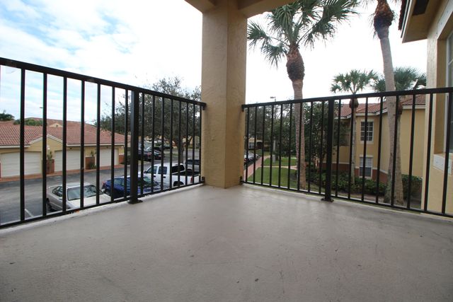 10360 S Fox Trail Road 1602, Royal Palm Beach, FL 33411