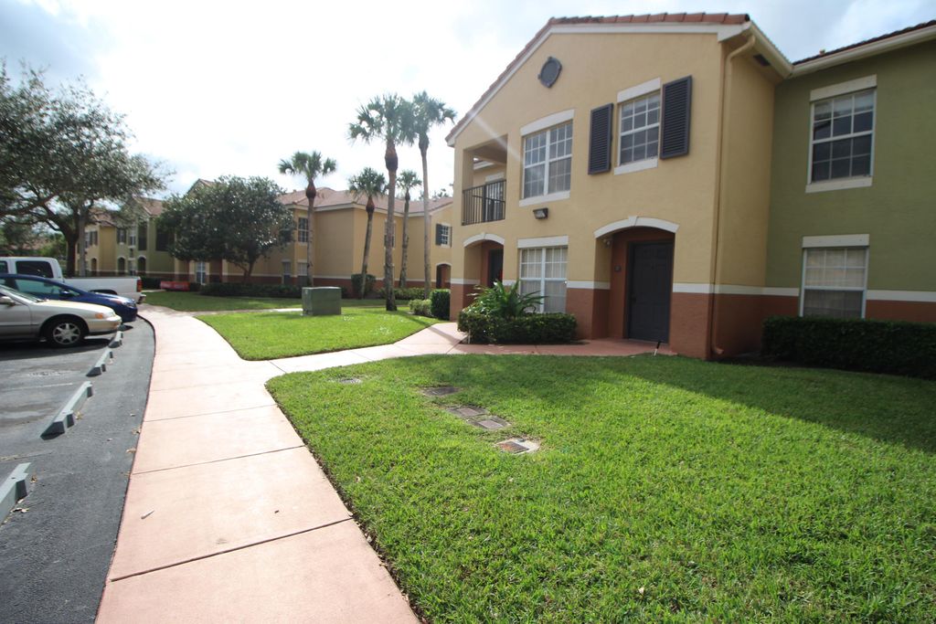 10360 S Fox Trail Road 1602, Royal Palm Beach, FL 33411