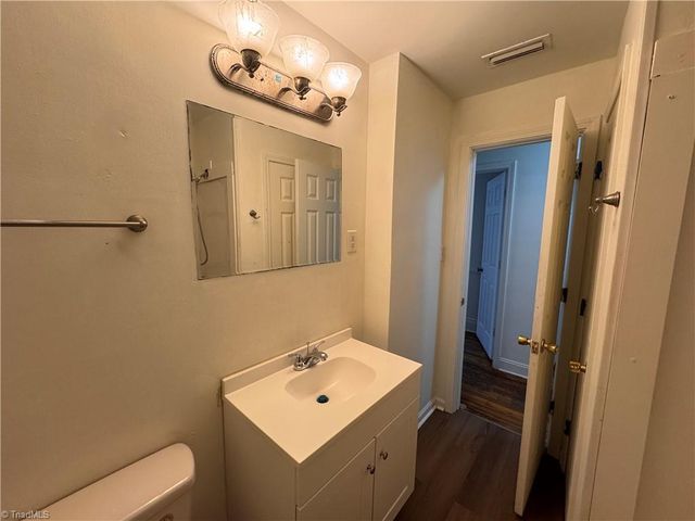 4865 Baux Mountain Road, Winston-salem, NC 27105