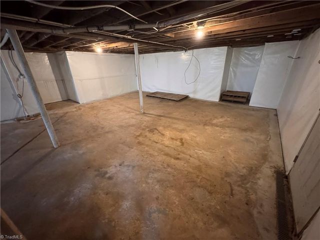 4865 Baux Mountain Road, Winston-salem, NC 27105
