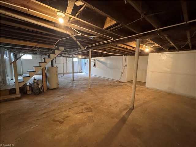 4865 Baux Mountain Road, Winston-salem, NC 27105