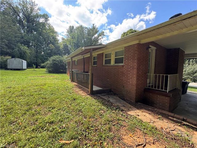 4865 Baux Mountain Road, Winston-salem, NC 27105