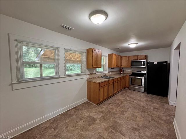 4865 Baux Mountain Road, Winston-salem, NC 27105