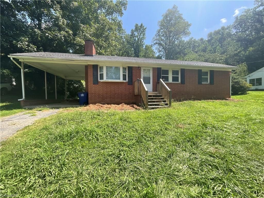4865 Baux Mountain Road, Winston-salem, NC 27105