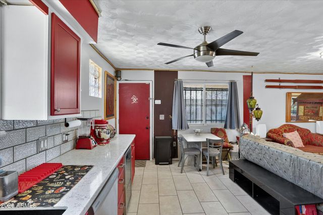 806 E MOUNTAIN VIEW Road, Phoenix, AZ 85020