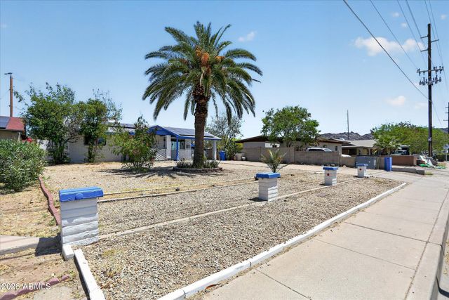 806 E MOUNTAIN VIEW Road, Phoenix, AZ 85020