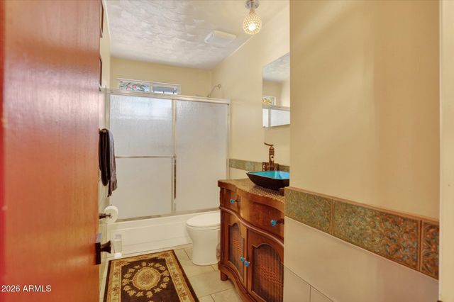 806 E MOUNTAIN VIEW Road, Phoenix, AZ 85020