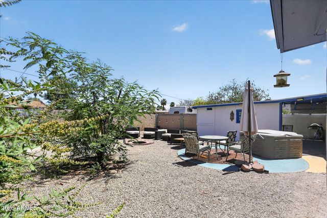 806 E MOUNTAIN VIEW Road, Phoenix, AZ 85020