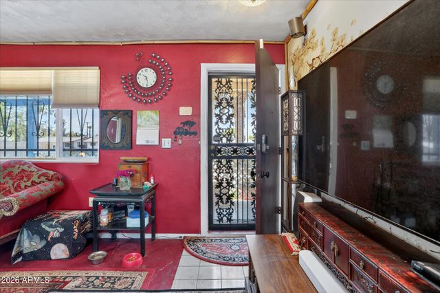 806 E MOUNTAIN VIEW Road, Phoenix, AZ 85020