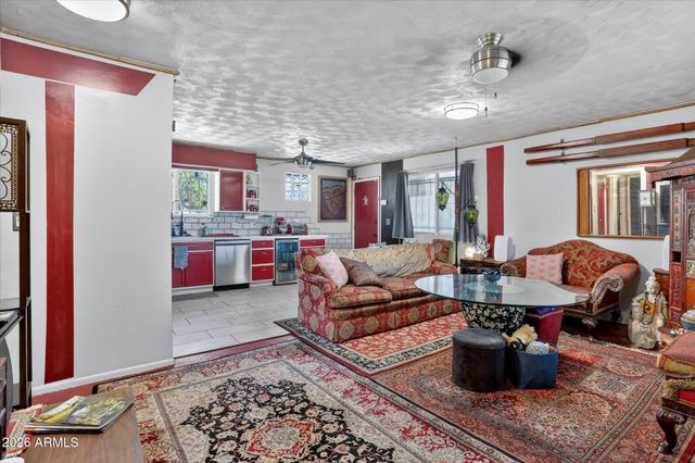 806 E MOUNTAIN VIEW Road, Phoenix, AZ 85020