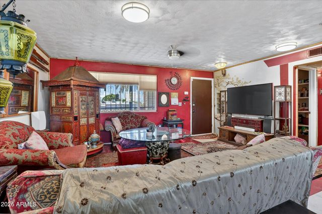 806 E MOUNTAIN VIEW Road, Phoenix, AZ 85020