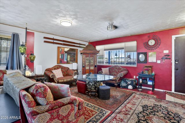 806 E MOUNTAIN VIEW Road, Phoenix, AZ 85020