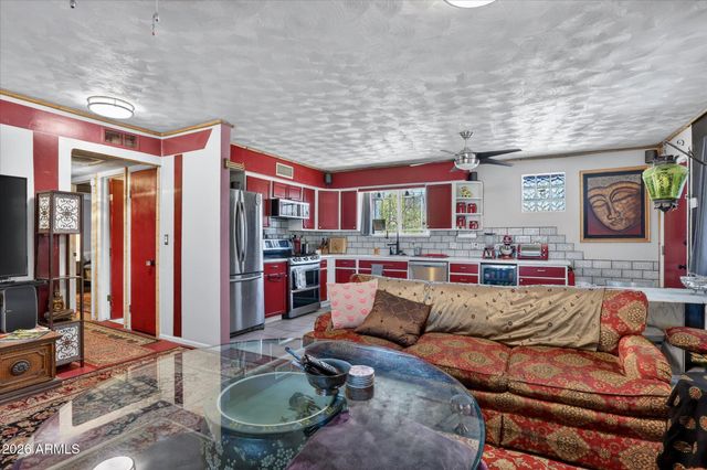 806 E MOUNTAIN VIEW Road, Phoenix, AZ 85020