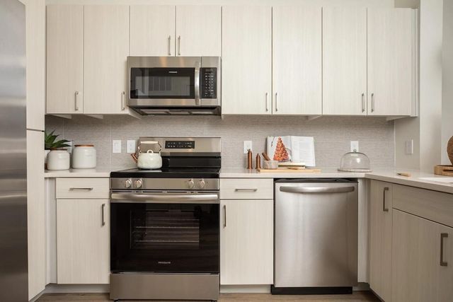1690 North Loop 276, Houston, TX 77009