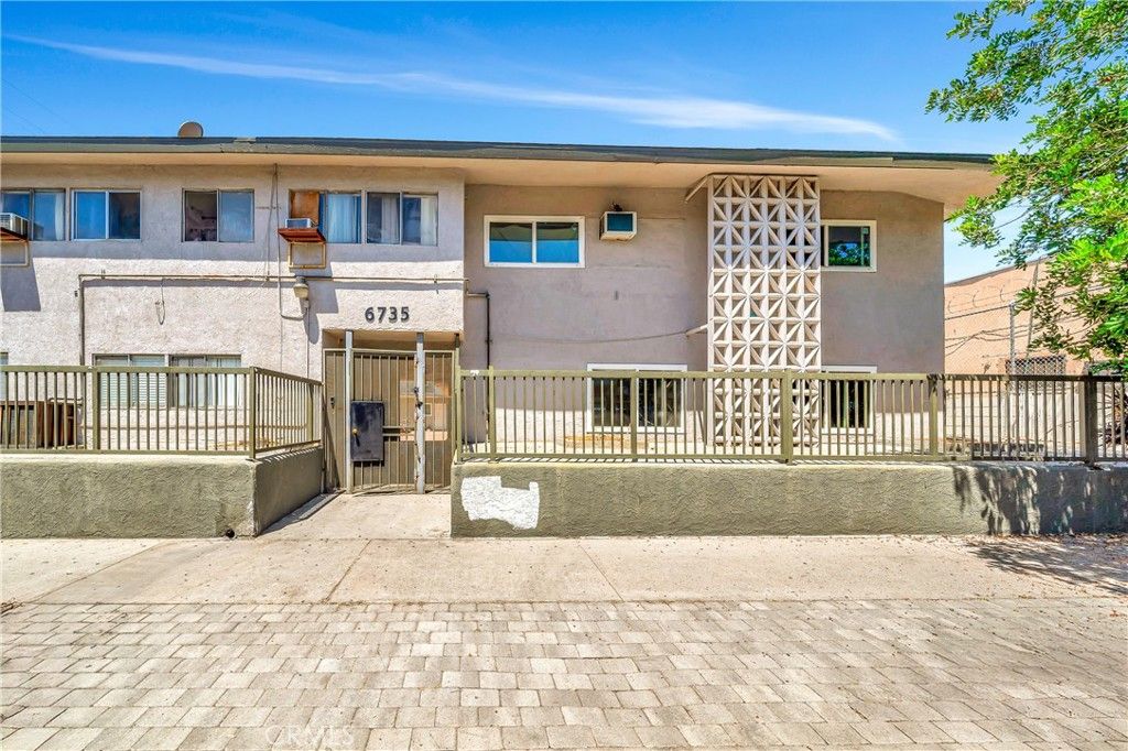 6735 Elmer 4, North Hollywood, CA 91606