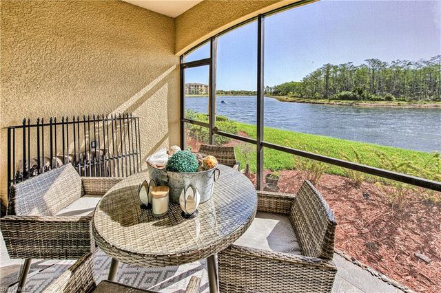 9572 Trevi CT 5015, Naples, FL 34113