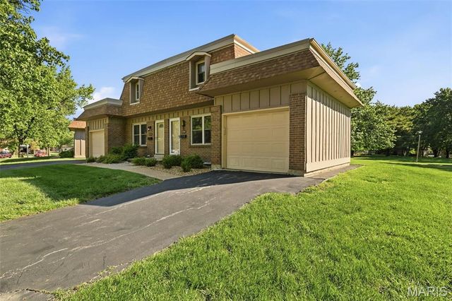 2350 Charlemagne Drive, Maryland Heights, MO 63043