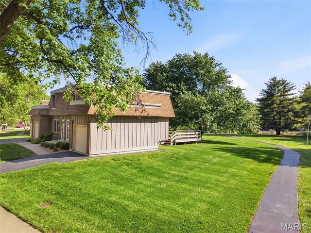 2350 Charlemagne Drive, Maryland Heights, MO 63043