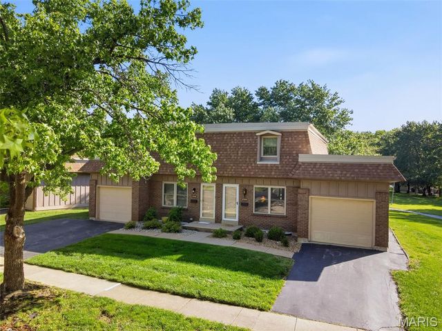 2350 Charlemagne Drive, Maryland Heights, MO 63043