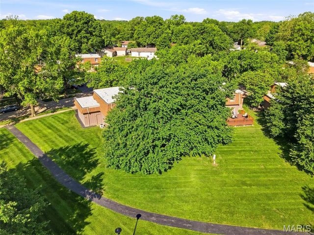 2350 Charlemagne Drive, Maryland Heights, MO 63043