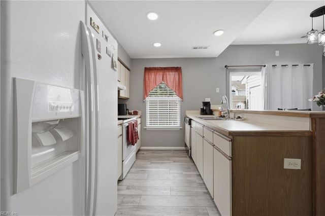 4630 Georgetown PL, Virginia Beach, VA 23455