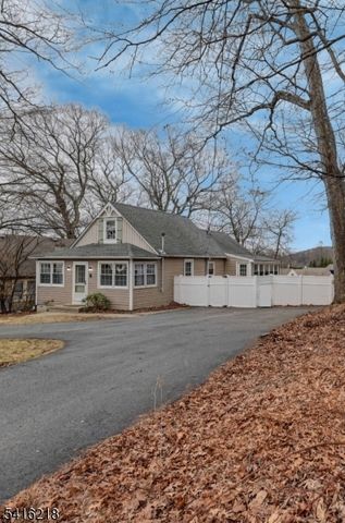 6 Woodlawn Ter, Randolph Twp., NJ 07869