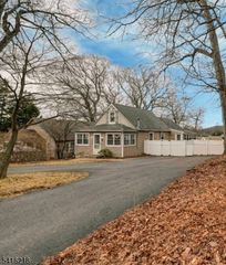 6 Woodlawn Ter, Randolph Twp., NJ 07869