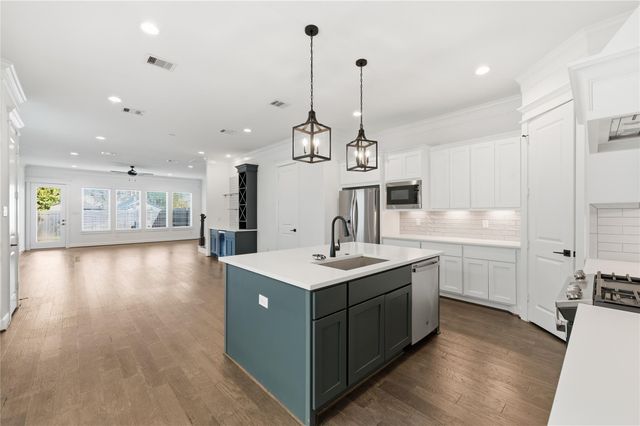 819 W 19th Street, Houston, TX 77008