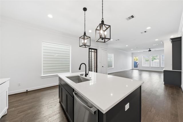 819 W 19th Street, Houston, TX 77008