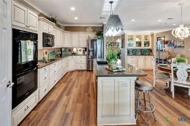 444 County Road 237, Ganado, TX 77962