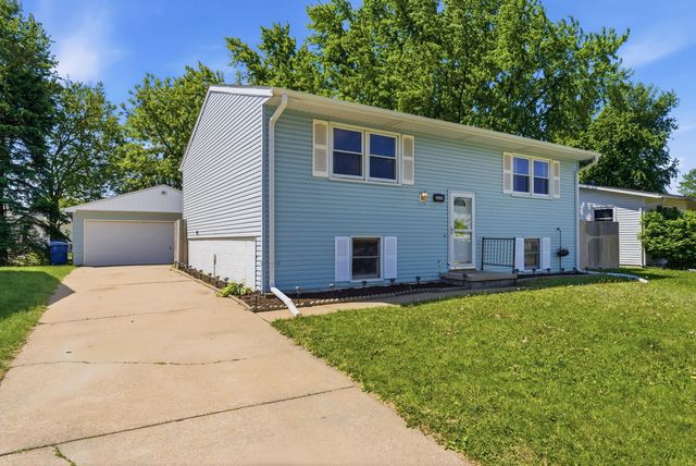 3203 w 66th Street, Davenport, IA 52806