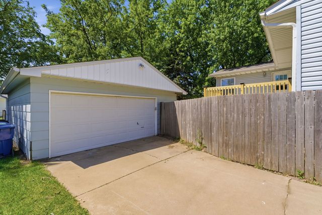 3203 w 66th Street, Davenport, IA 52806