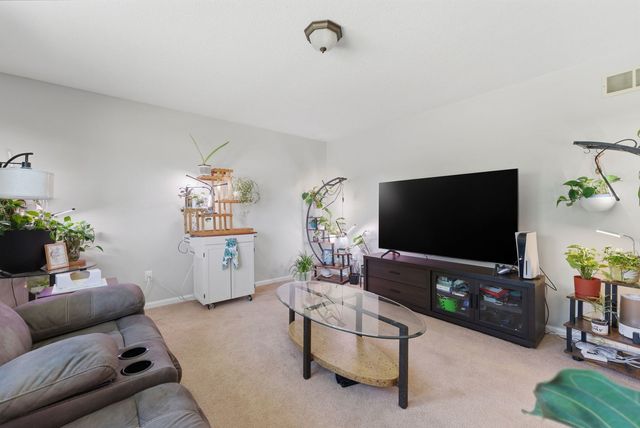 3203 w 66th Street, Davenport, IA 52806