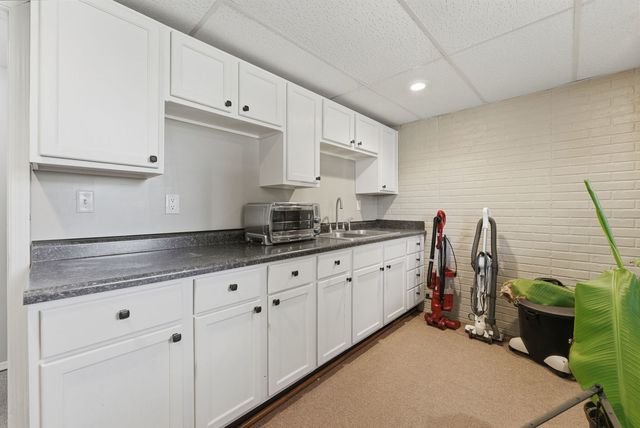 3203 w 66th Street, Davenport, IA 52806