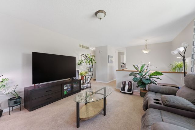 3203 w 66th Street, Davenport, IA 52806