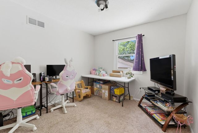 3203 w 66th Street, Davenport, IA 52806
