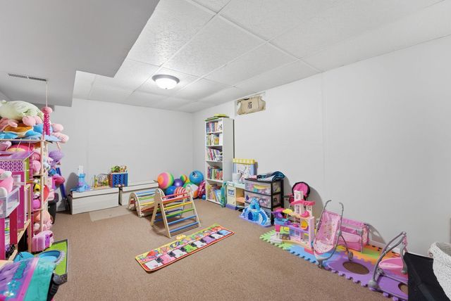 3203 w 66th Street, Davenport, IA 52806