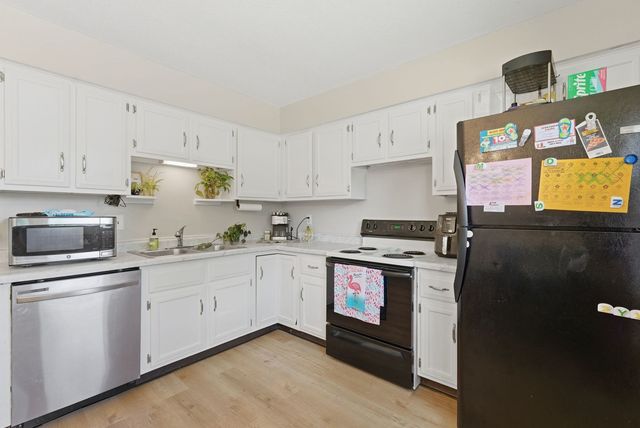 3203 w 66th Street, Davenport, IA 52806