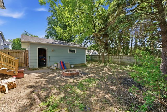 3203 w 66th Street, Davenport, IA 52806