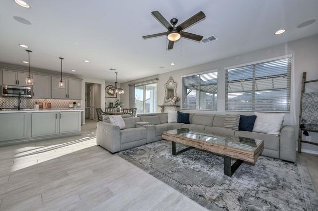 25756 N 140th Lane, Surprise, AZ 85387