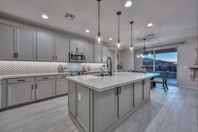 25756 N 140th Lane, Surprise, AZ 85387