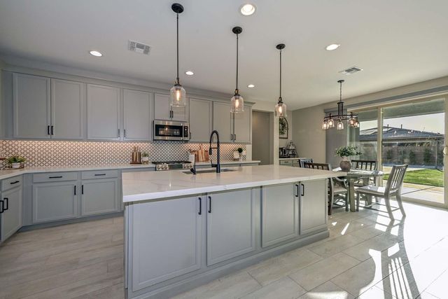 25756 N 140th Lane, Surprise, AZ 85387