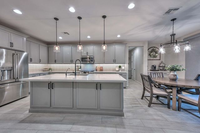 25756 N 140th Lane, Surprise, AZ 85387